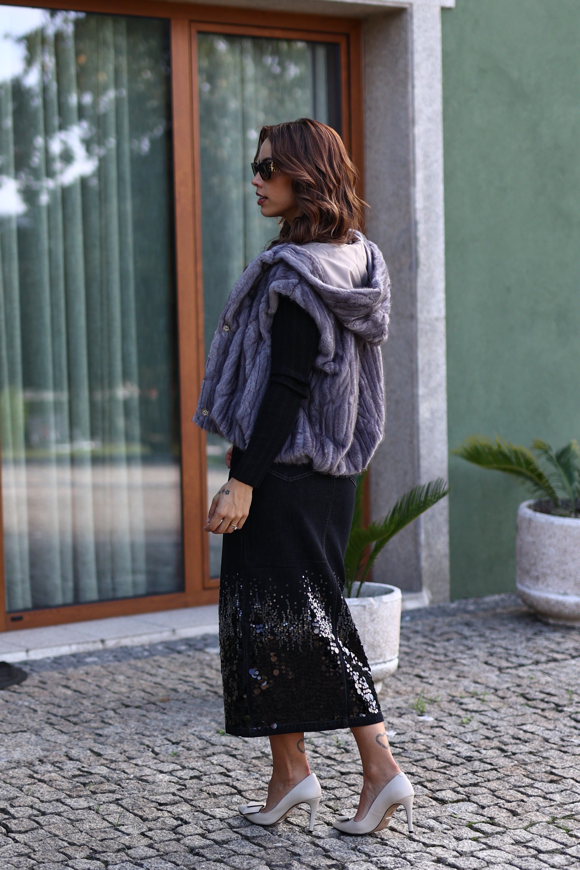 Colete em pelo com capuz