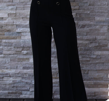 Calça efeito botões