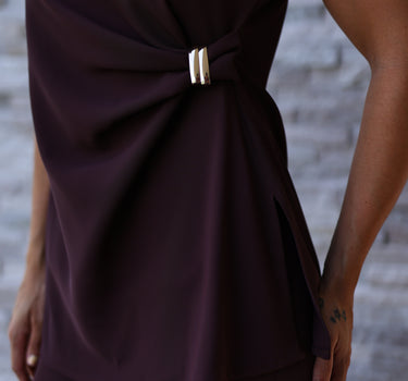 Túnica com pormenor dourado