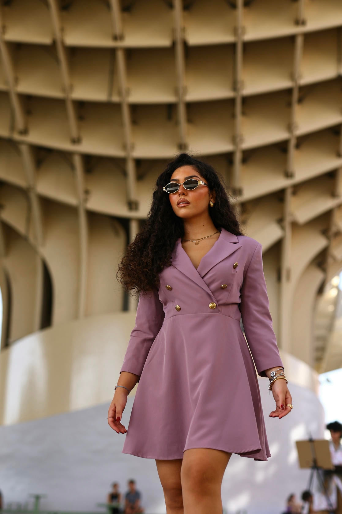 Vestido blazer com botões decorativos