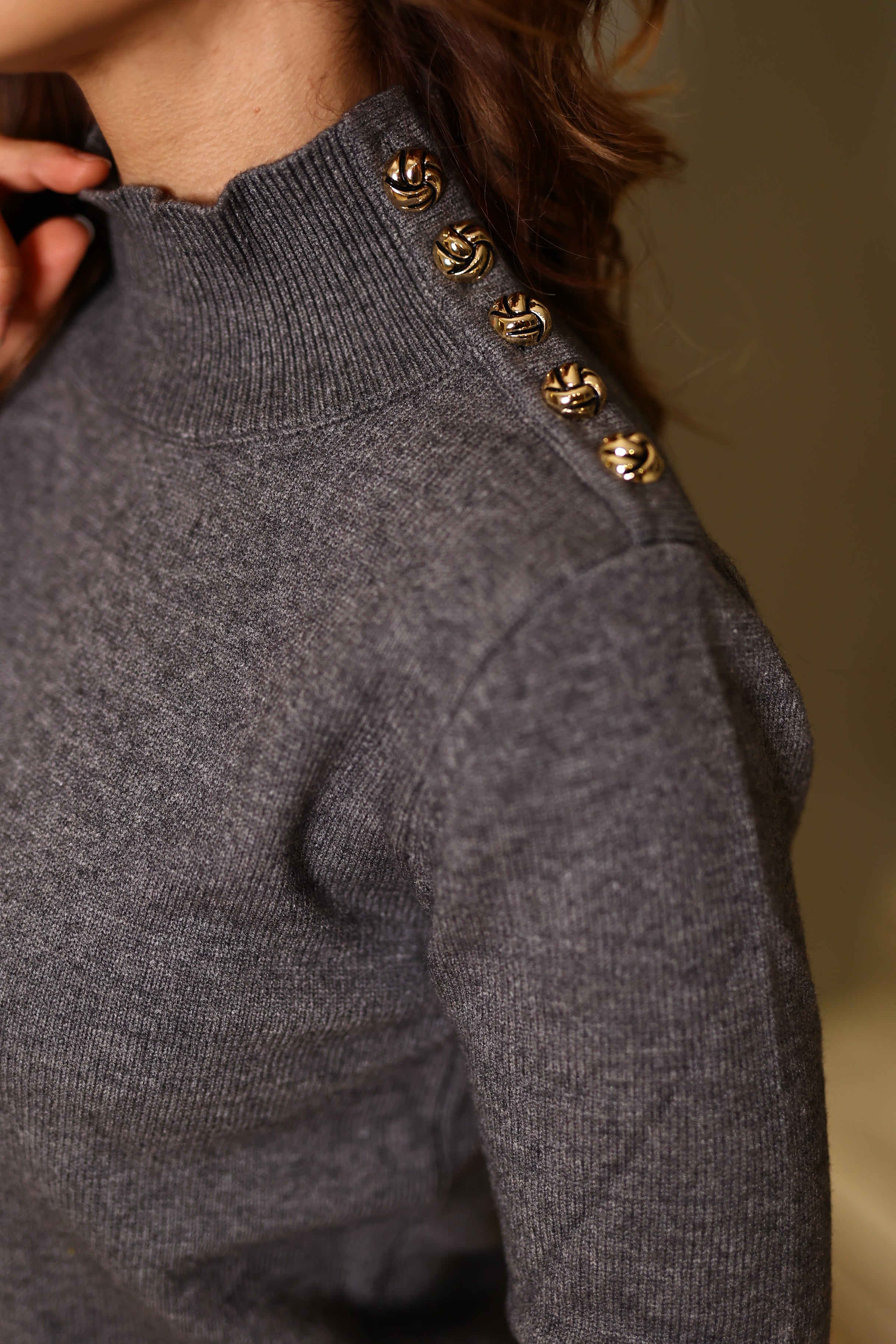 Camisola com detalhe no ombro