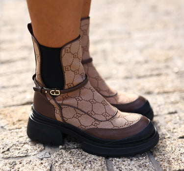 Botas com Monograma