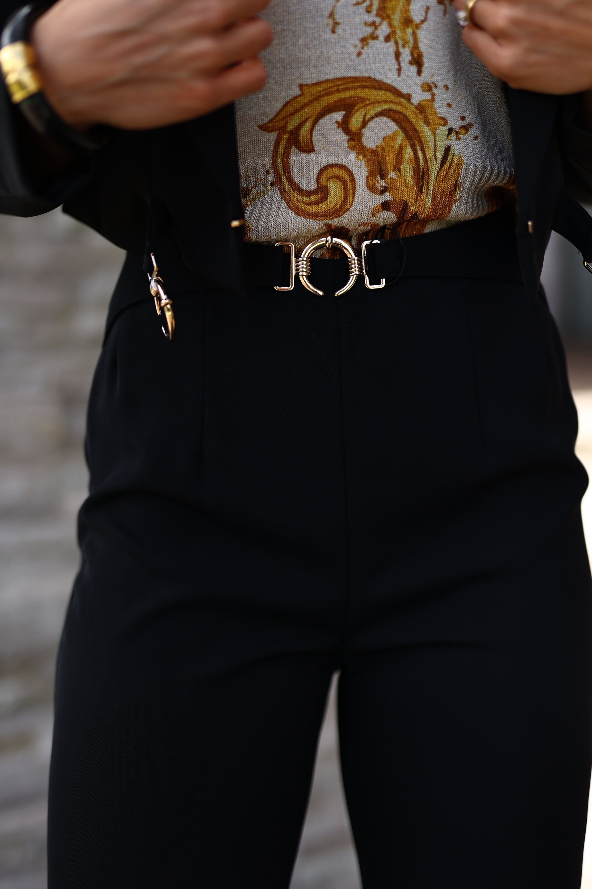 Bell-bottom pants with details