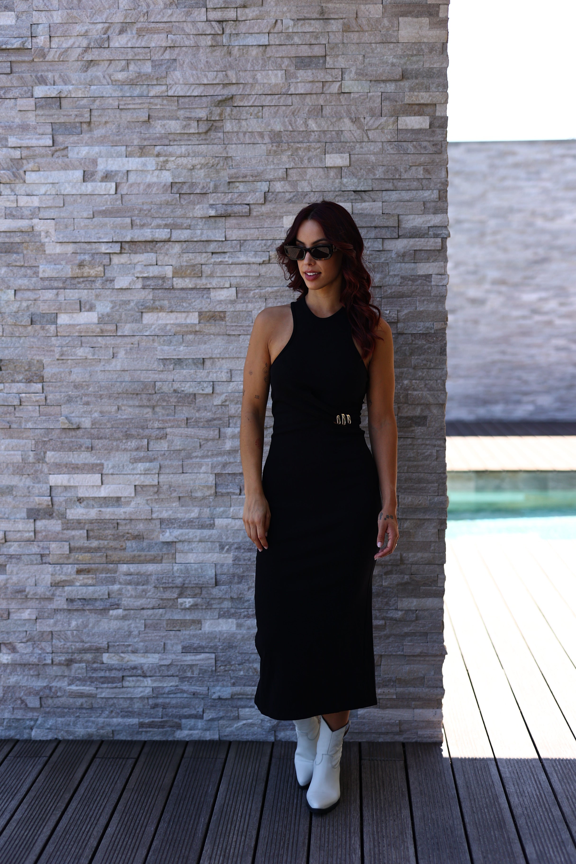 vestido malha canelada com pormenor dourado