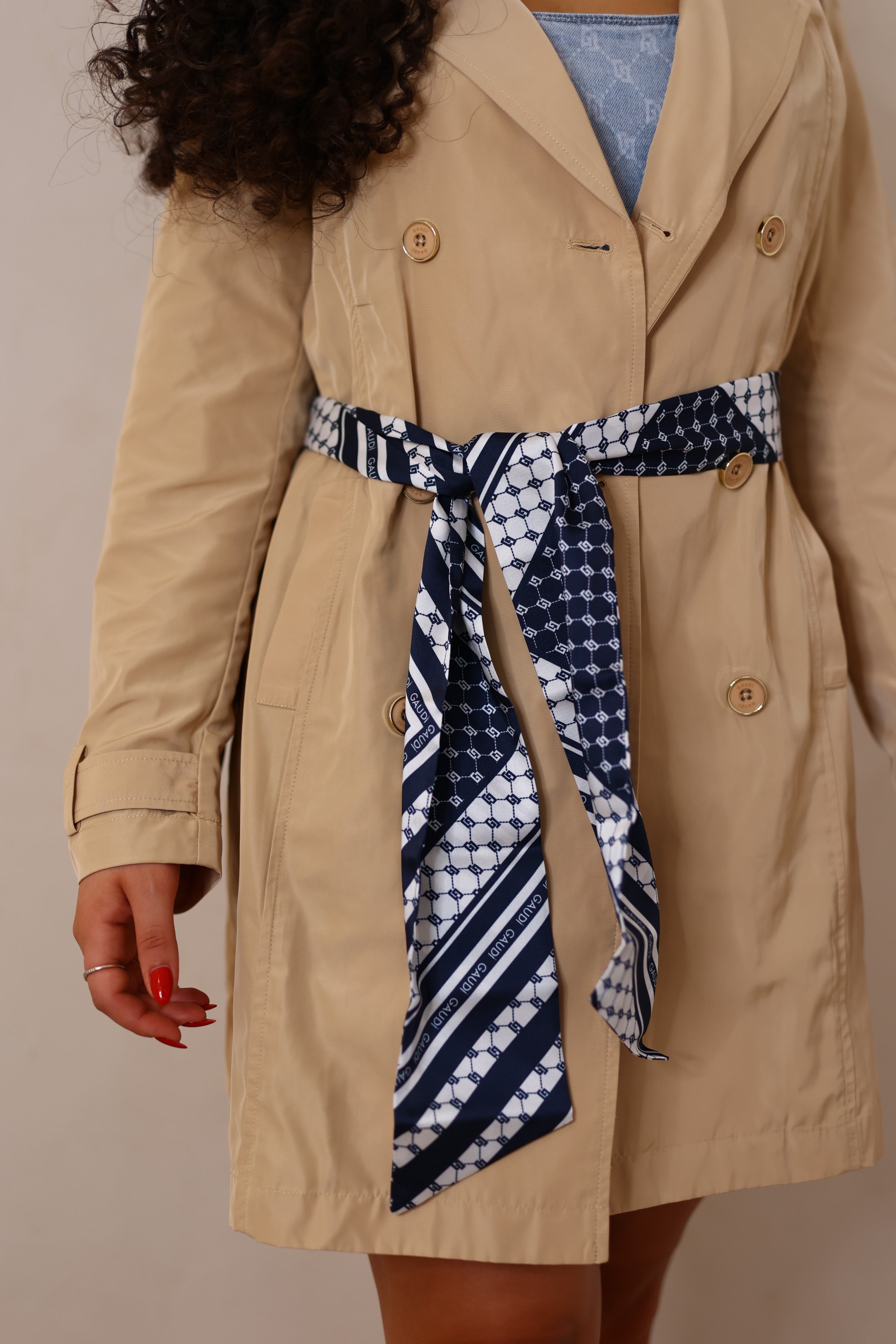 Gabardine com cinto monograma