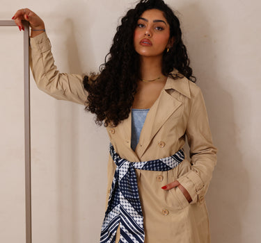 Gabardine com cinto monograma