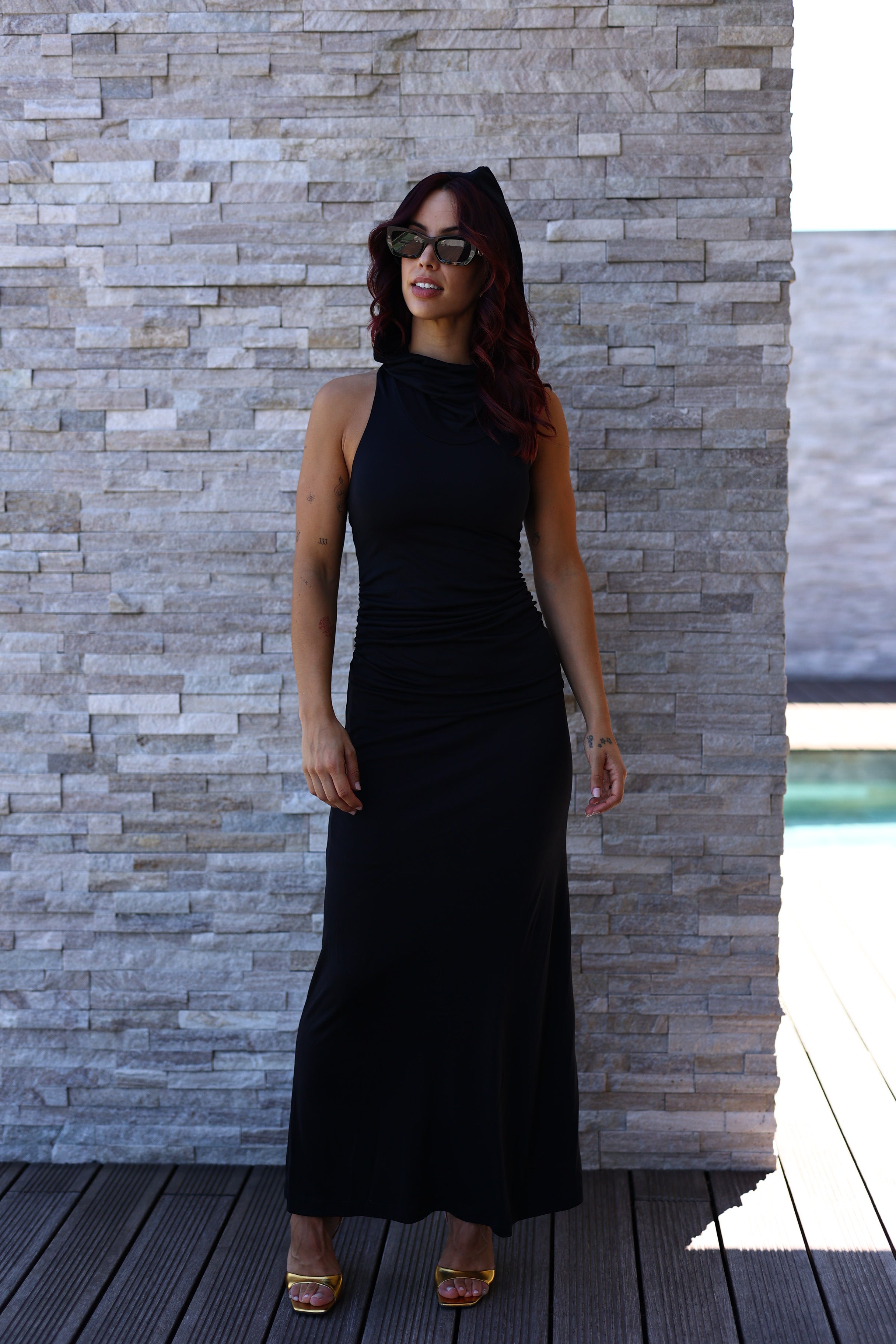 vestido com capuz