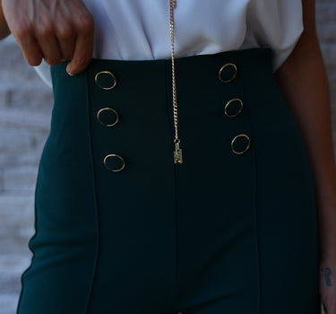 Calça efeito botões