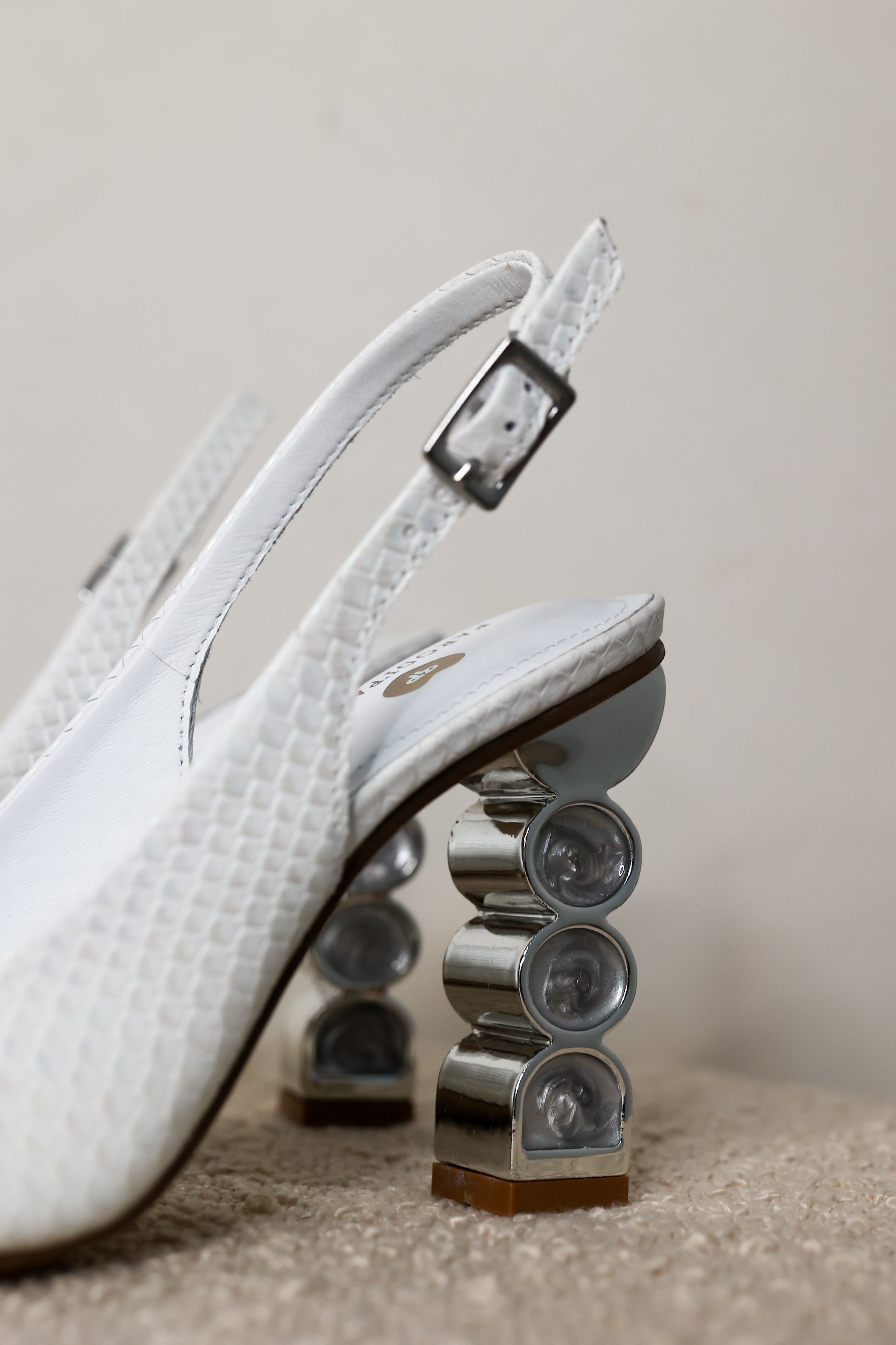 Sapato Stiletto com detalhe