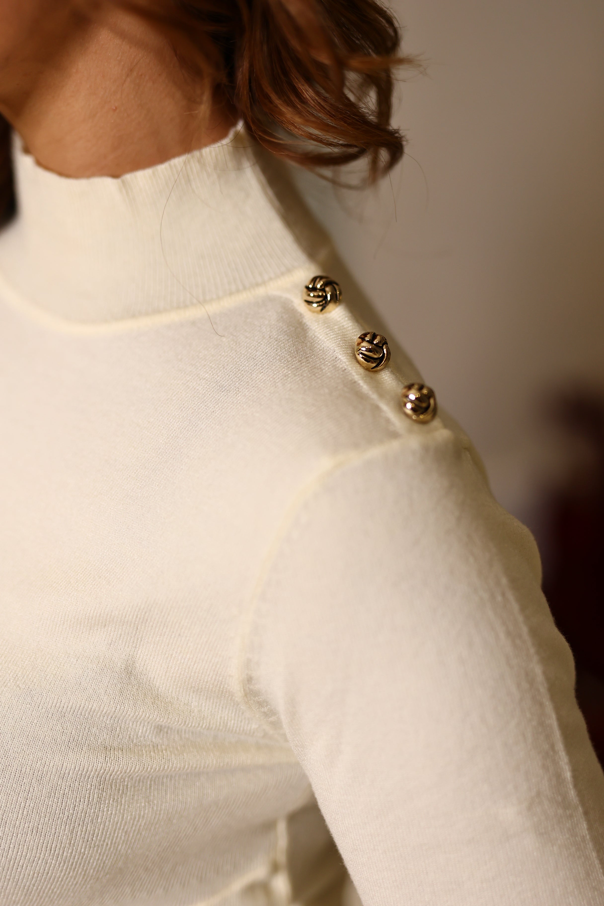 Camisola com detalhe no ombro