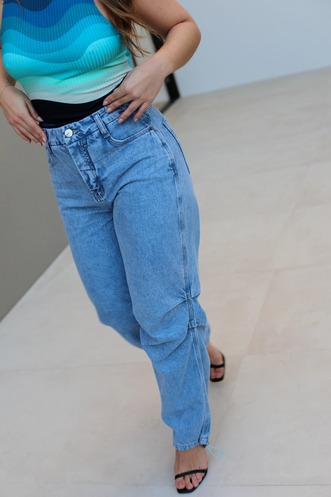 Calça jeans mom Open