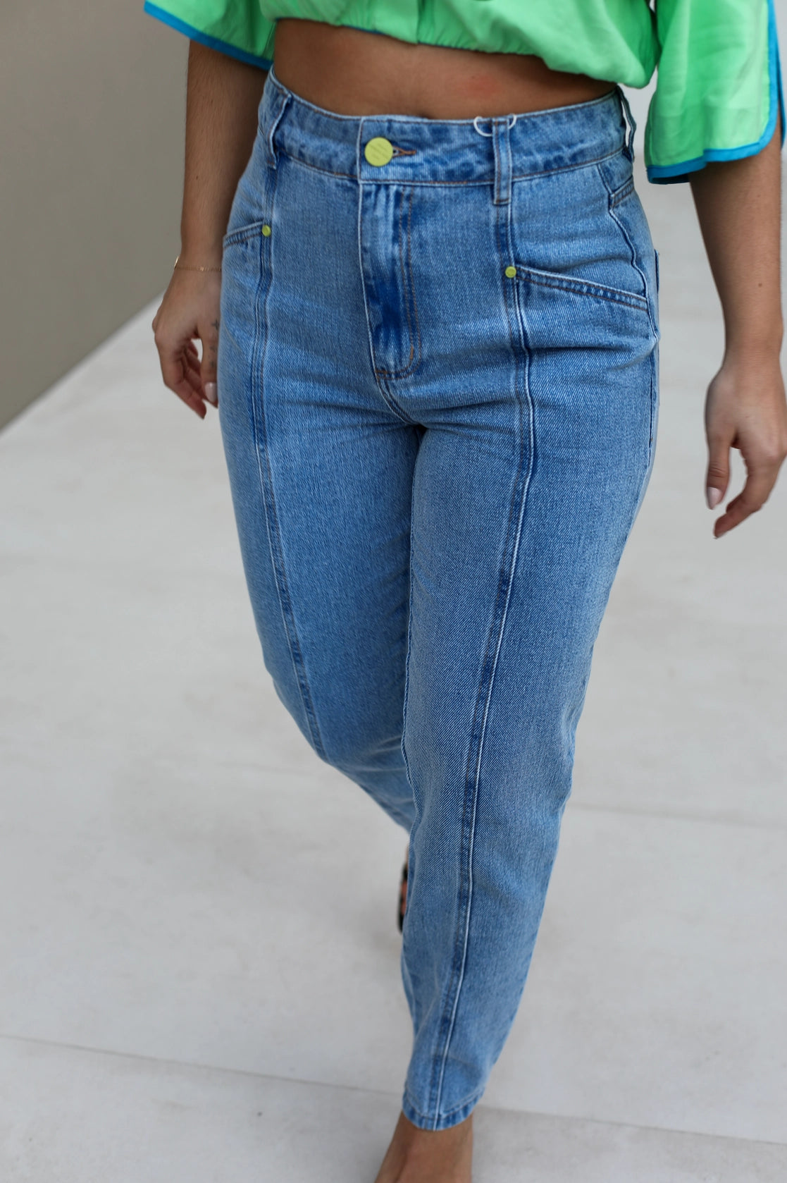 Calça mom jeans Morena Rosa