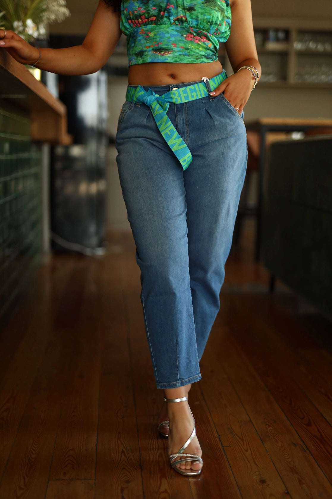 Mom fit pants with Gusi belt