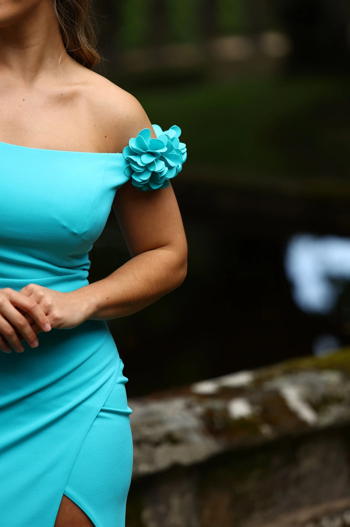 Vestido com flores na manga Rinascimento